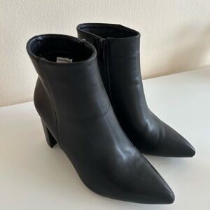 Dream Pairs Black Pointed-Toe Ankle Booties with Block Heel